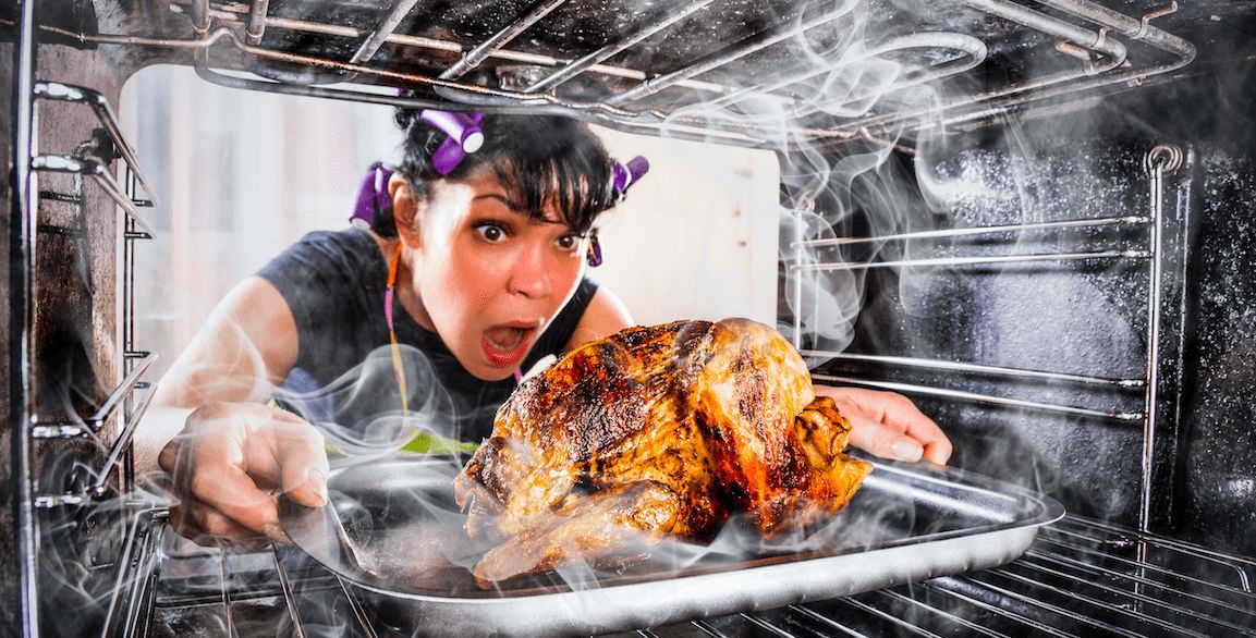 Как убрать запах сгоревшего мяса?