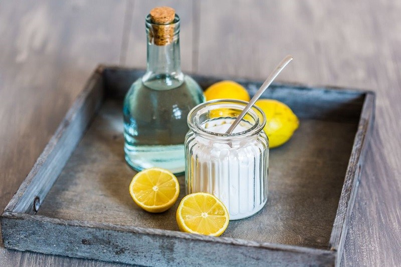 Как подкислить воду для волос лимоном или уксусом