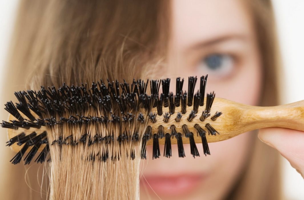 Как очистить волосы от стайлинга