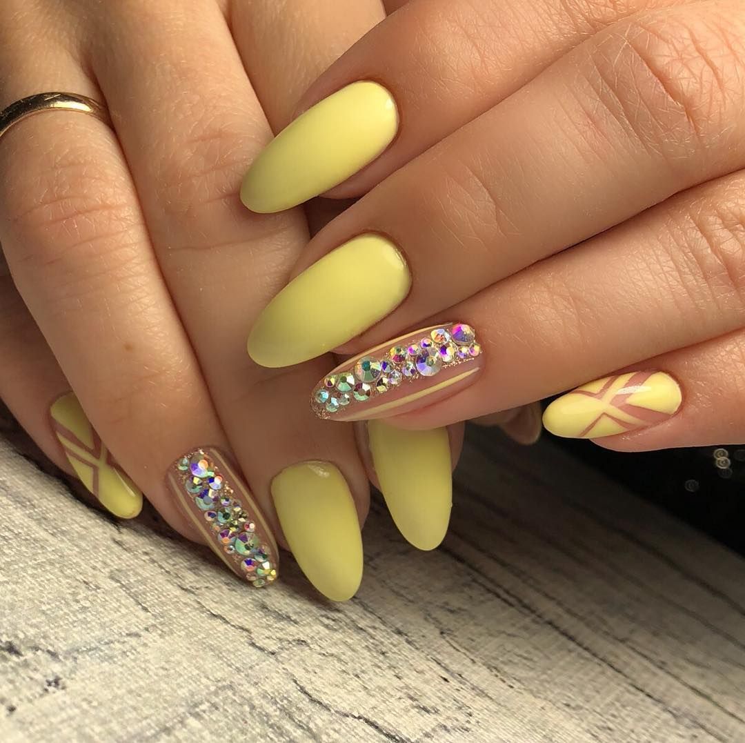 Дизайн желтых ногтей 2024. Красивые яркие летние ногти. Дизайн ногтей летний. Яркие разноцветные ногти. Маникюр летний яркий красивый.