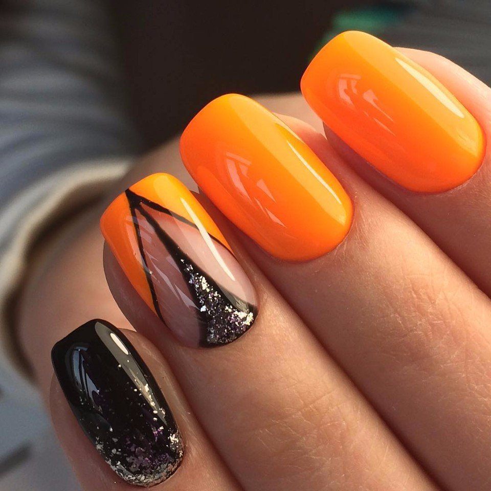 Яркий маникюр на средние ногти. Оранжевый маникюр. Оранжевые ногти. Маникюр оранжевый с черным. Яркий маникюр.