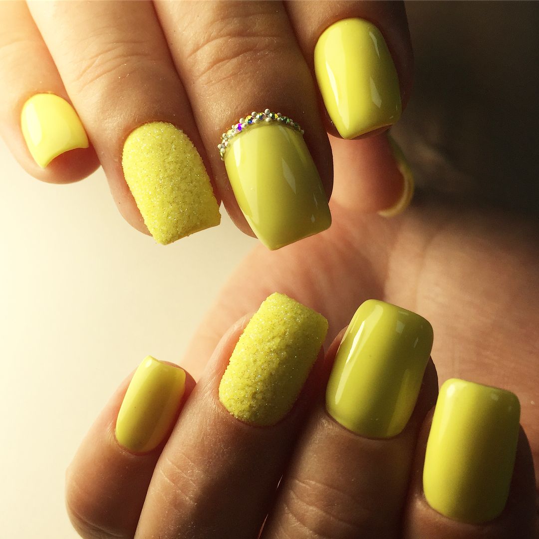 Лимонный дизайн ногтей. Желтый маникюр. Яркие желтые ногти. Жёлтые ногти маникюр. Маникюр с жёлтым цветом.