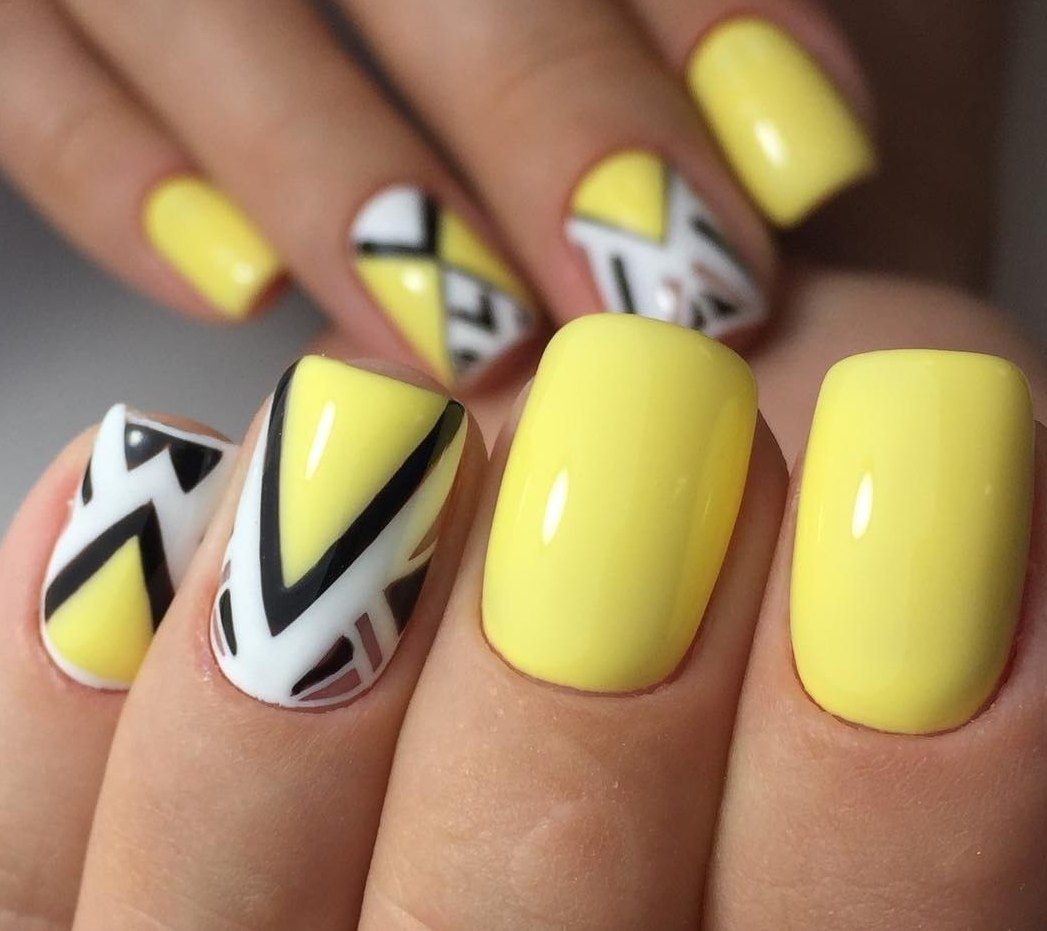 Идеи желтого маникюра. Желтый маникюр. Красивые желтые ногти. Ногти в желтых тонах. Желтый маникюр с геометрией.