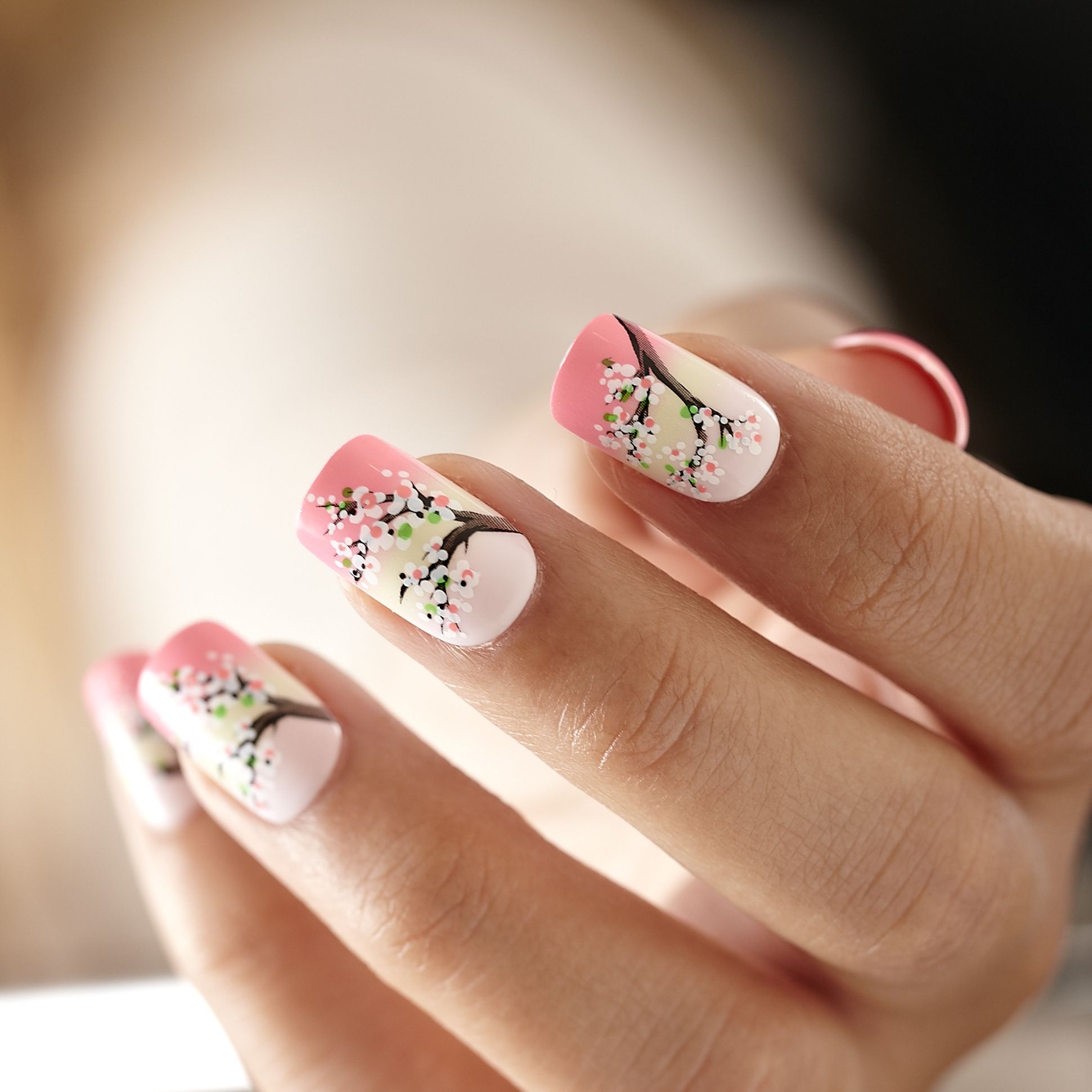 Маникюр с сакурой: красивый дизайн ногтей в японском стиле