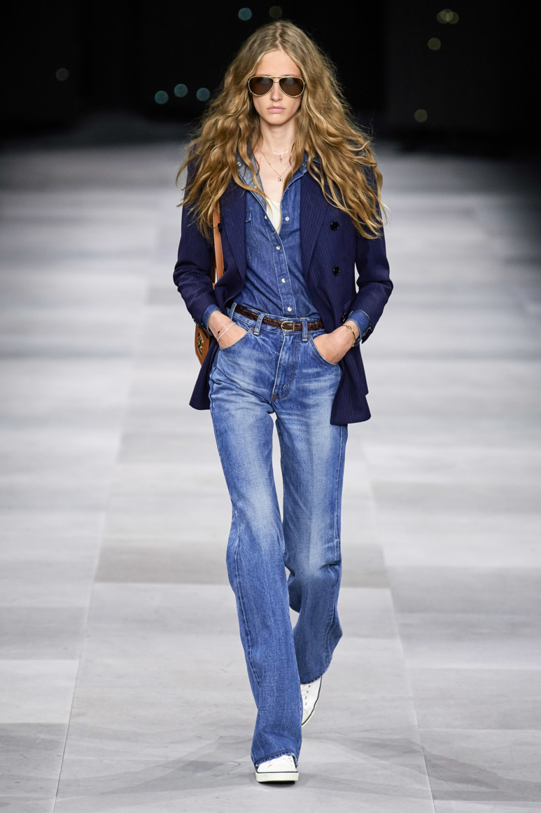 Женские джинсы с кроссовками: тренды 2020, интересные идеи для модниц
