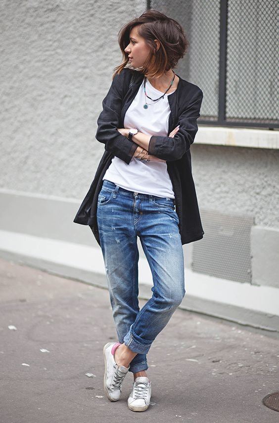 Пиджак женский с джинсами и кроссовками фото женщины