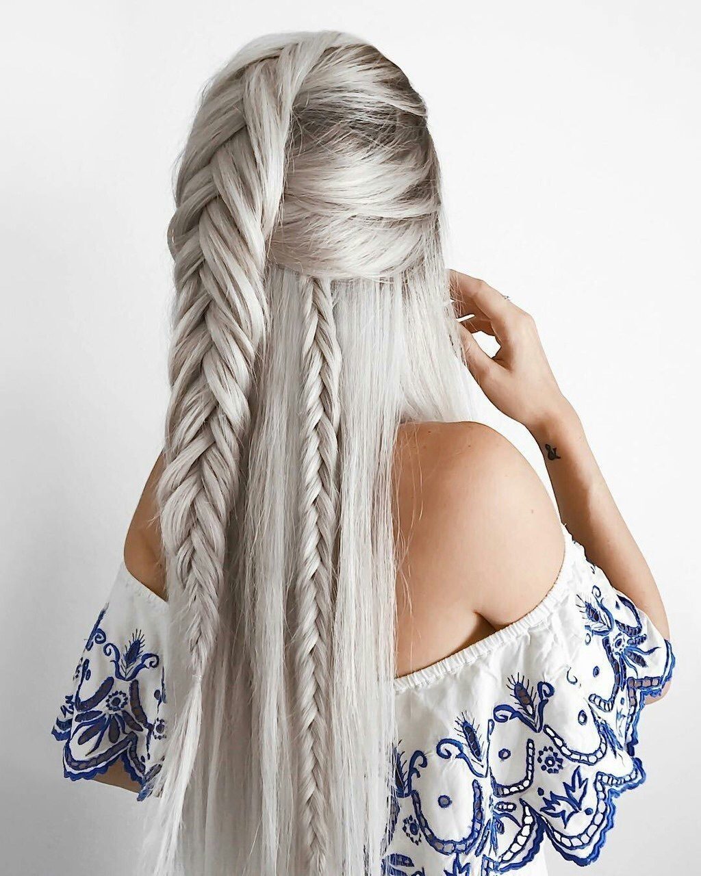 Прическа в морском стиле с длинными волосами