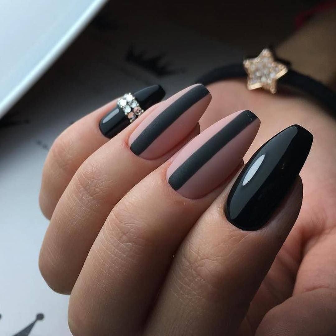 Темные матовые ногти