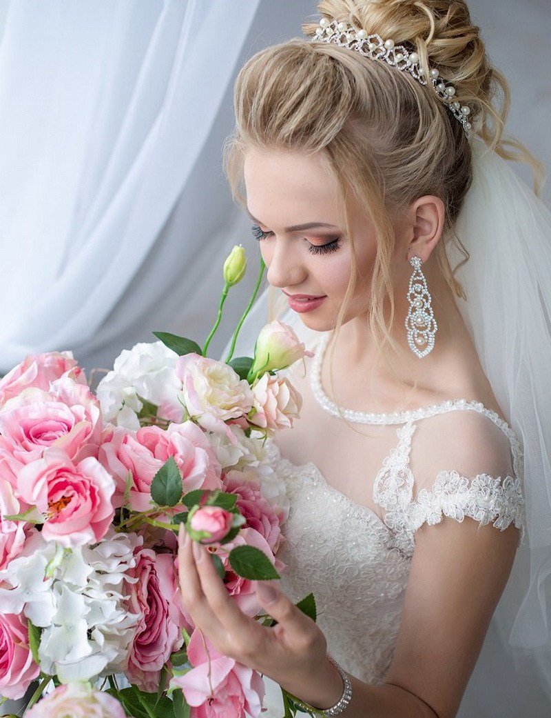 Что сделать невесте с волосами на свадьбу