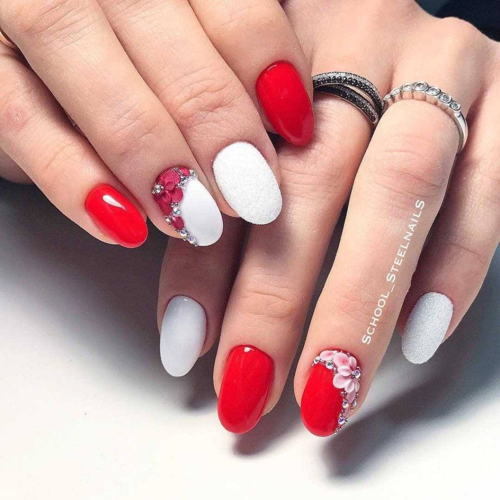 Дизайн ногтей на белом фоне красным