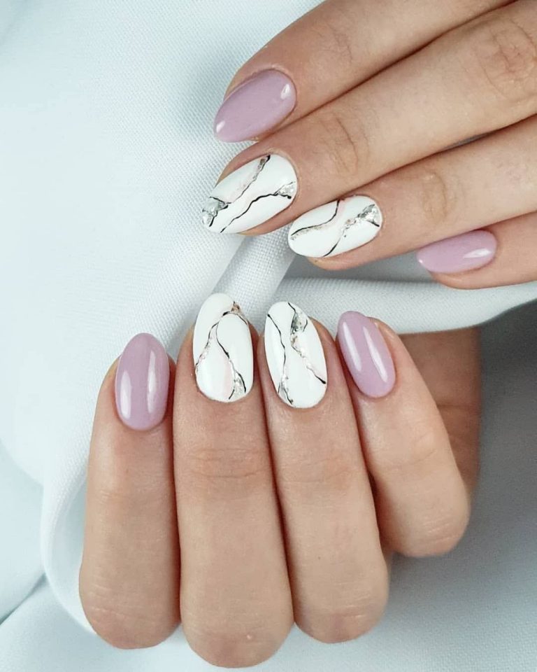 Белая база на ногтях с дизайном фото