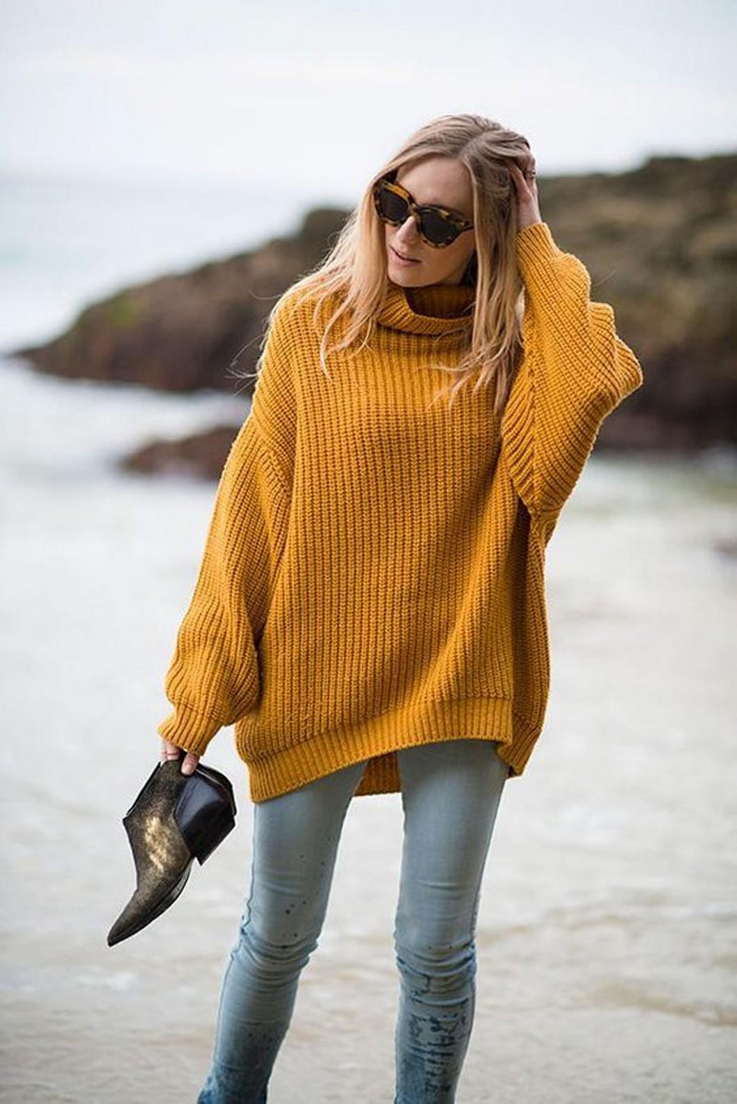 Яркие свитера женские