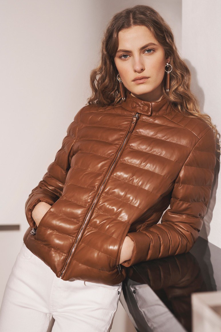 Стильные модели женских курток весны-2020: трендовые идеи и новшества сезона