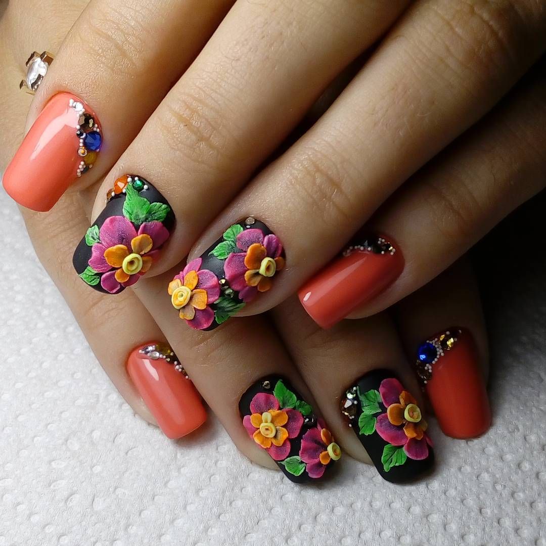 Дизайн маникюра ярких цветов. Цветы на ногтях. Маникюр с яркими цветами. Красивый маникюр с цветами. Яркие разноцветные ногти.