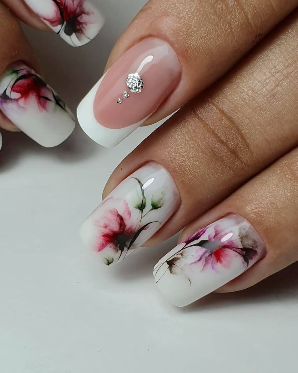 Цветы на ногтях