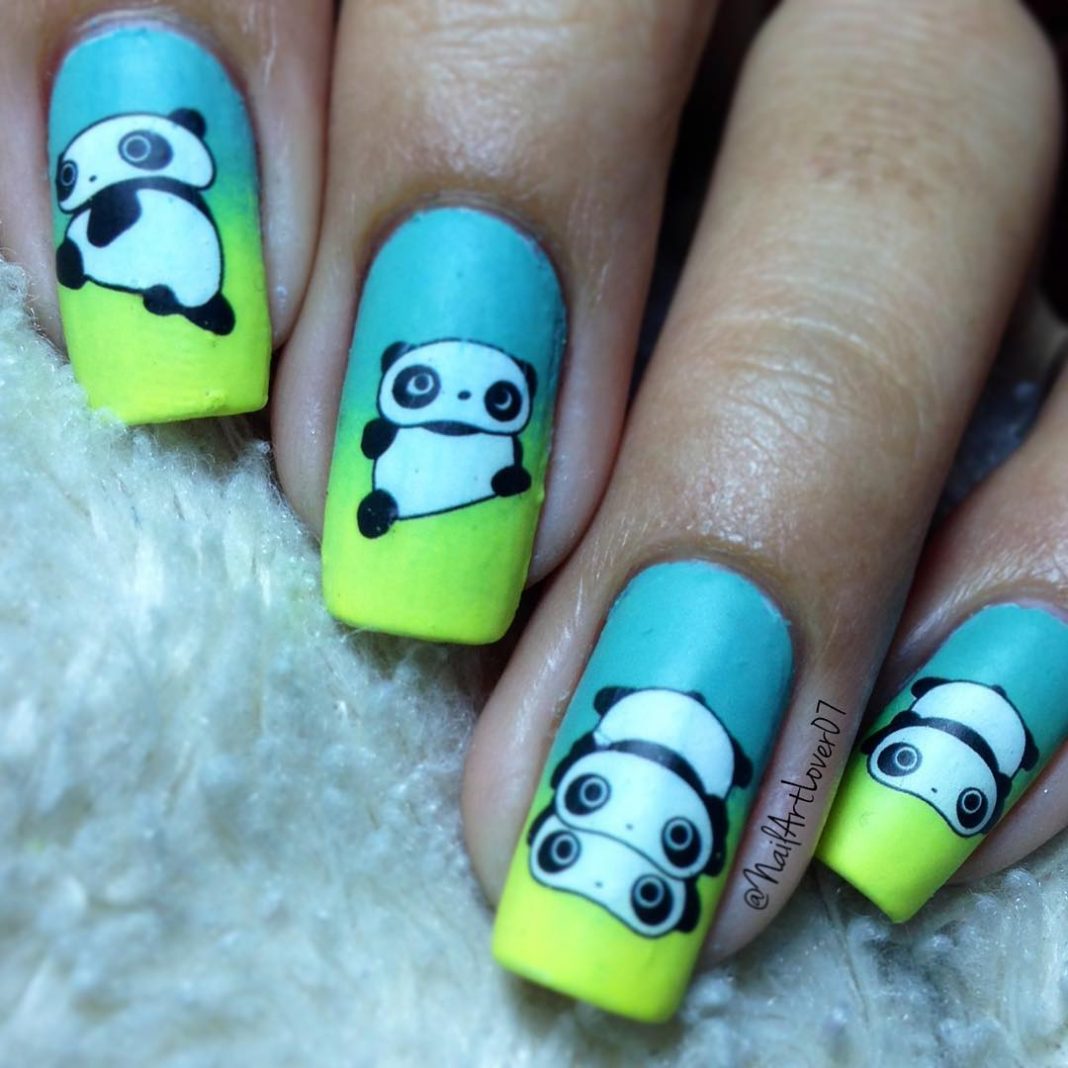 Панда на ногтях