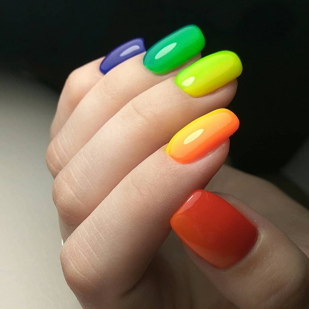 Дизайн маникюра разного цвета. Цветные ногти. Разный маникюр. Яркие разноцветные ногти. Летний маникюр разноцветный.
