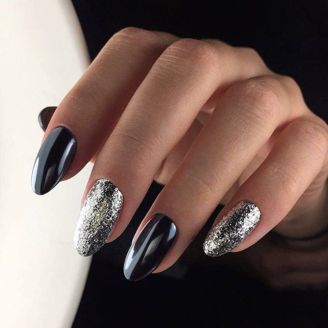 фото ногтей черного цвета с серебром