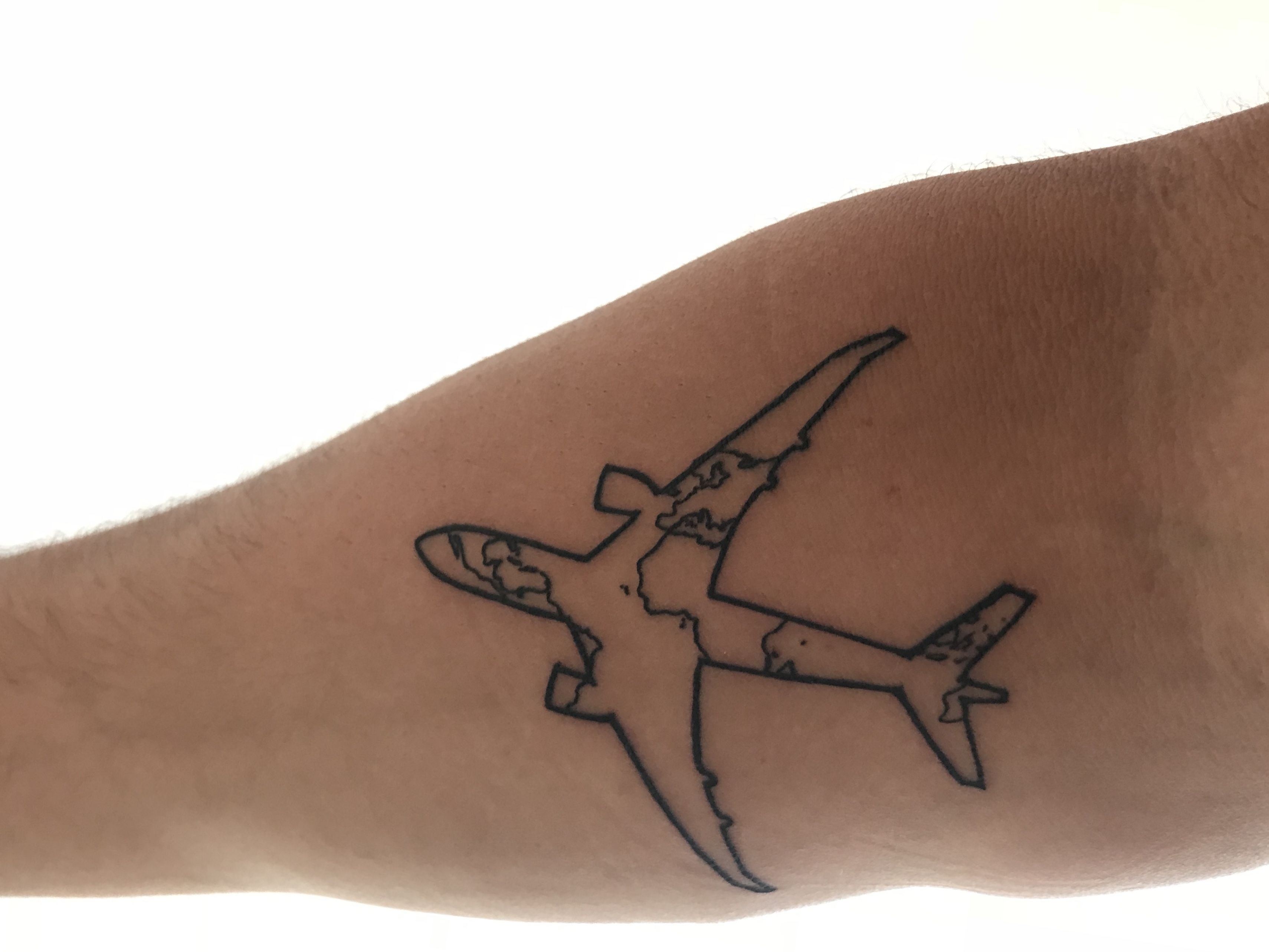 Татуировка самолёт: значение, виды и фото готовых работ