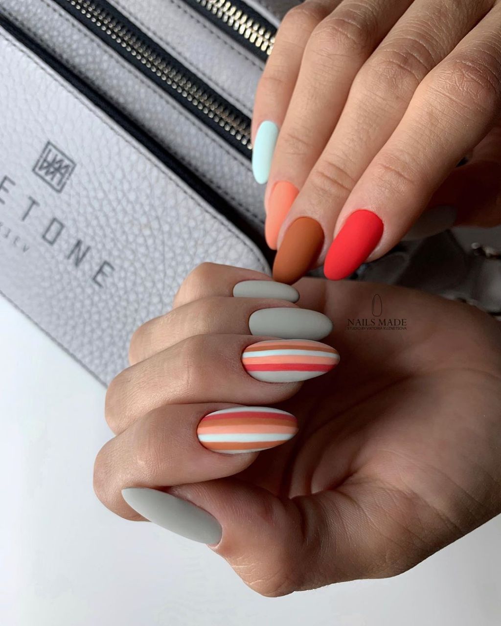 Утончённый маникюр на миндальные ногти: самые модные идеи дизайна для лета 2020