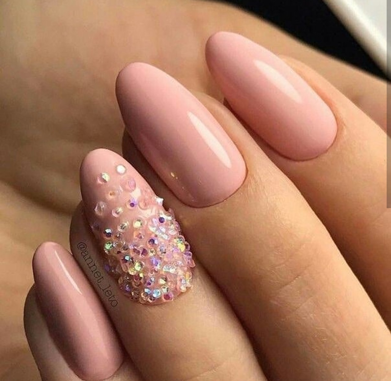 Ногти круглые розовые