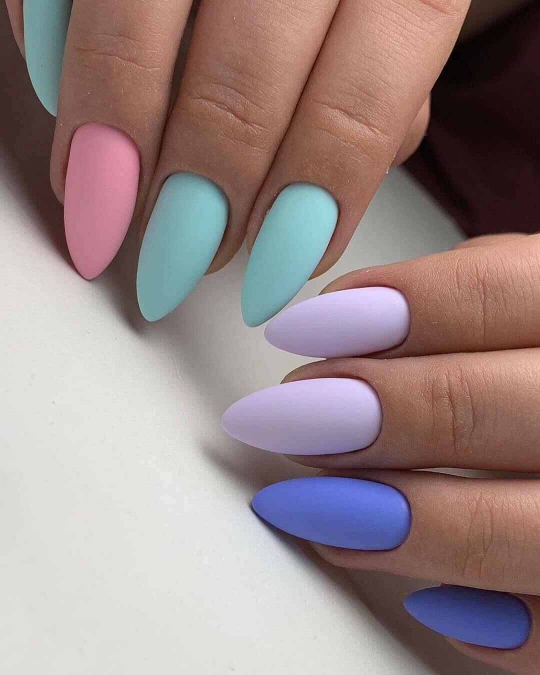 Разноцветные матовые ногти